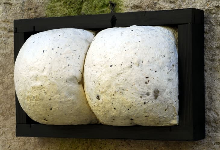 wall_white_2pillow_1